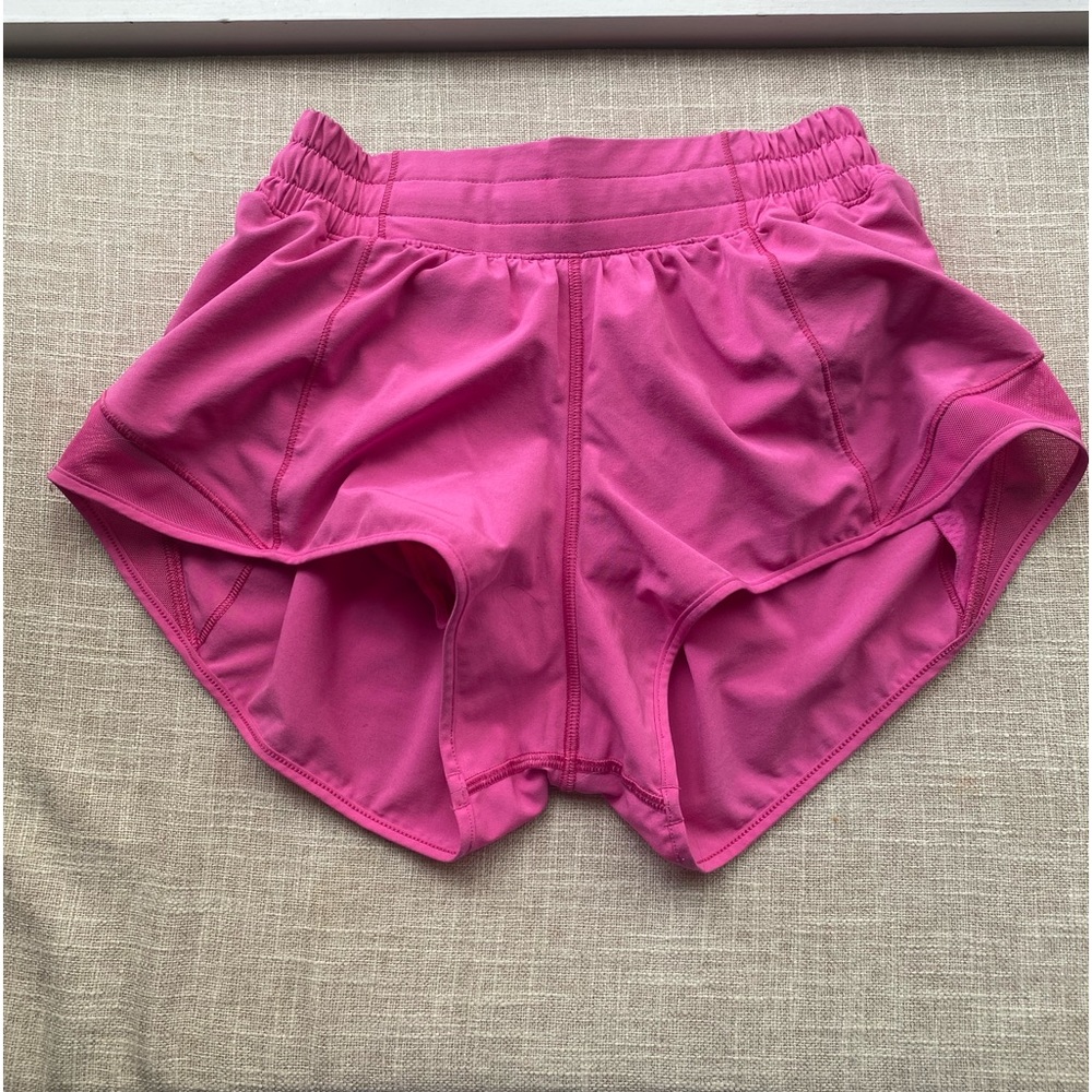 lululemon sonic pink low rise size 4 hotty hot 2.5 inseam